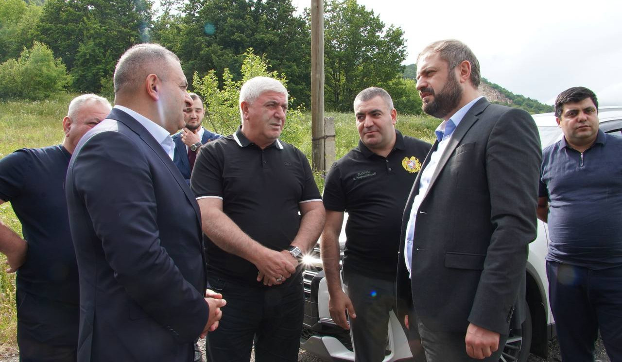 Գևորգ Պապոյանն այցելել է Արզական՝ ծղրիդների դեմ պայքարի միջոցառումների ընթացքին հետևելու նպատակով