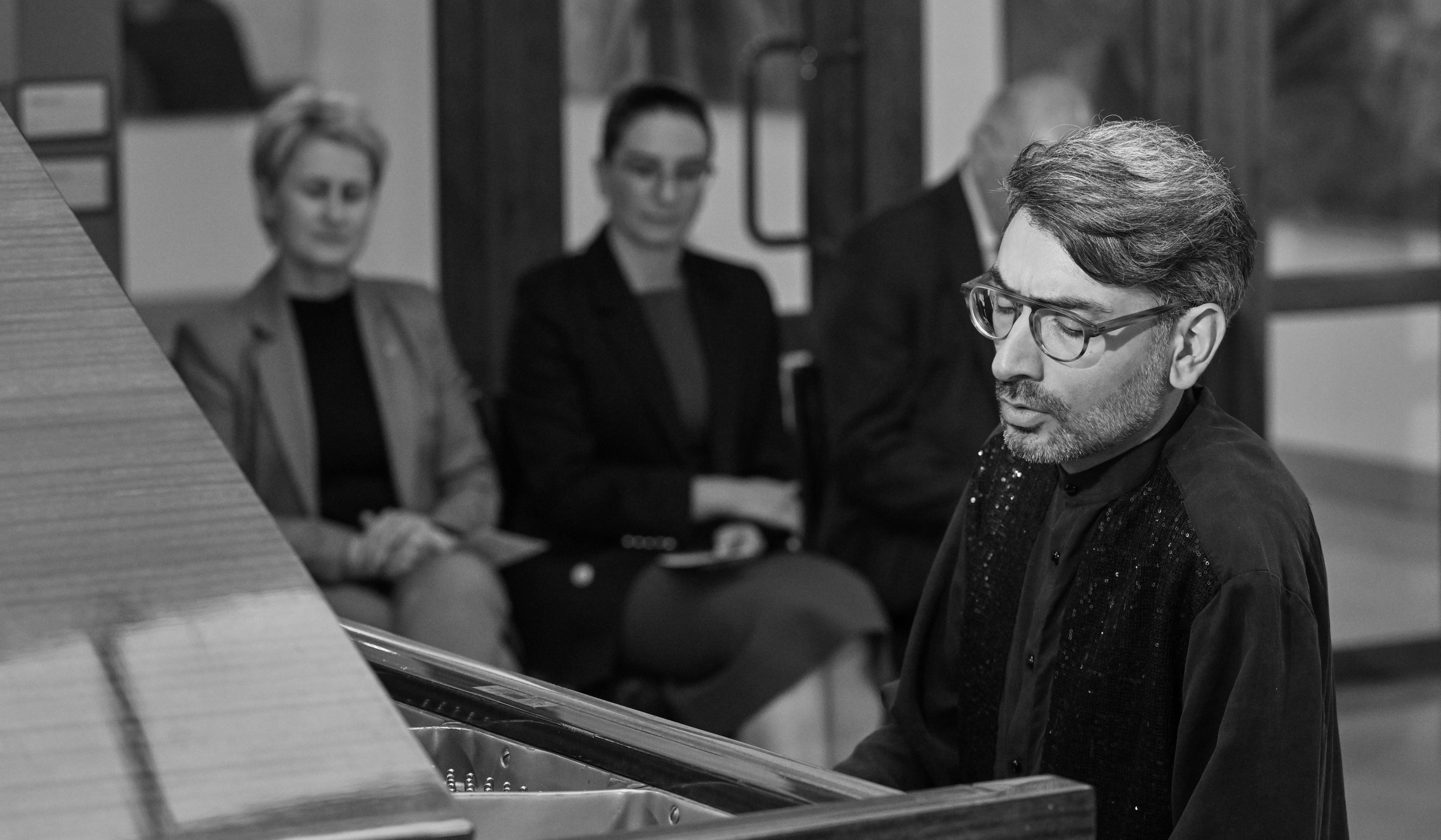 Հայկ Մելիքյանի դաշնամուրային համերգը՝ Դիլիջանի երկրագիտական թանգարան-պատկերասրահում. ունկնդիրները՝ դատախազներ