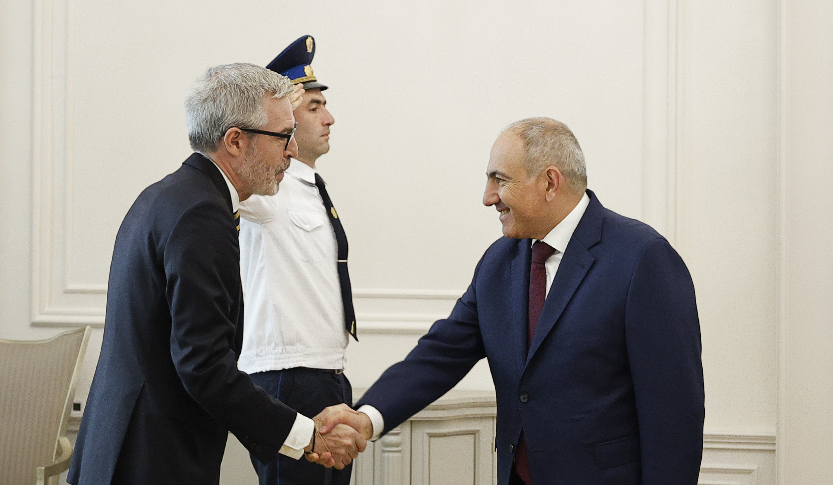 Armenian Prime Minister holds farewell meeting with Swedish Ambassador