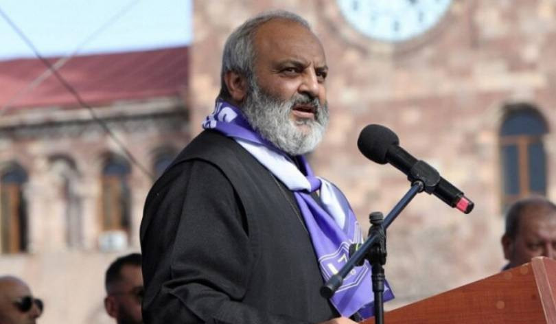 Մեր անելիքից կախված՝ բոլորը վազելով կգան․ Ալեն Սիմոնյանը հատված է հրապարակել Գալստանյանի ու անհայտ անձի խոսակցությունից