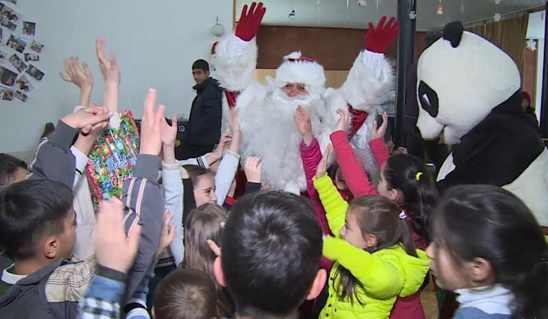Компания «Гранд Кенди» поздравила воспитанников детских домов с новым годом