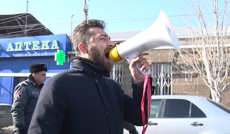 Акции протеста против освобождения Манвела Григоряна возобновились