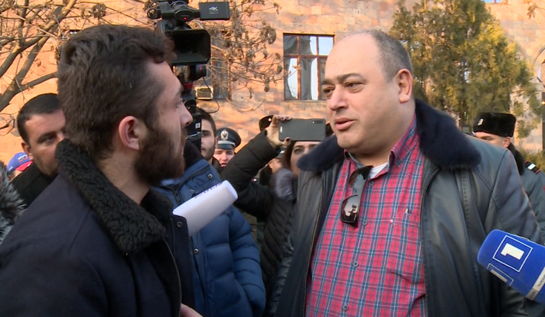 Մանվել Գրիգորյանի խափանման միջոցի հարցով նիստը հետաձգվել է