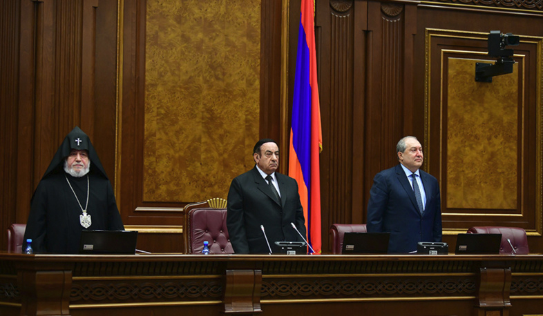 Первое заседание новоизбранного парламента