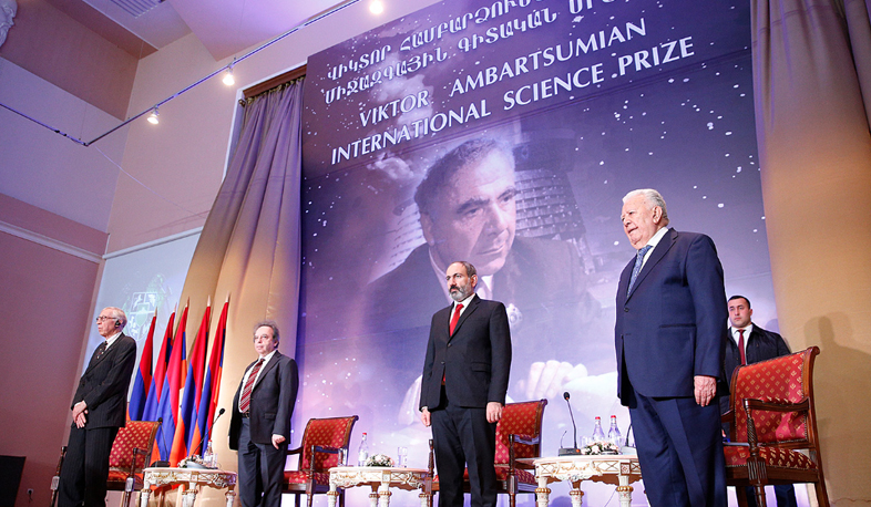 Միջազգային գիտական մրցանակները հանձնեց Նիկոլ Փաշինյանը