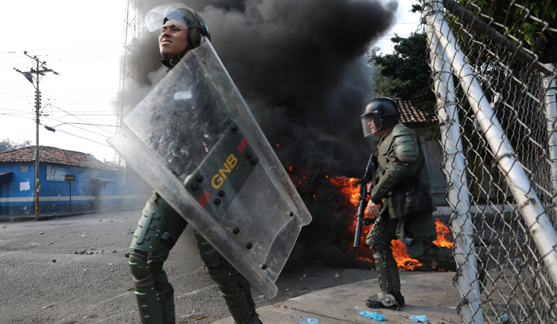 International news: Violence erupts at Venezuelan border