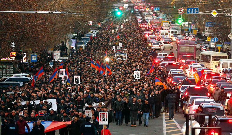 Ազատության հրապարակից մեկնարկեց երթը դեպի Մյասնիկյանի արձան