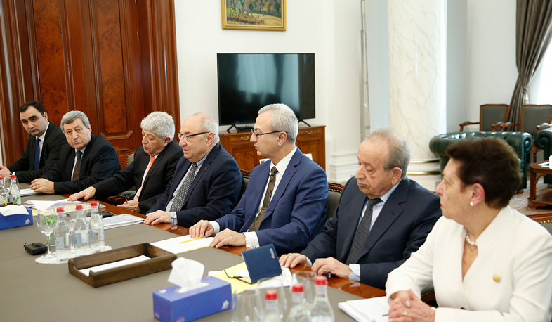 Նիկոլ Փաշինյանն ընդունել է Հանրային խորհրդի անդամներին