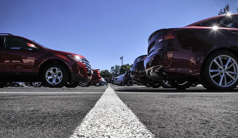 Աջ ղեկով մեքենաները դեռ սահմանին են