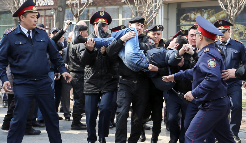 Ղազախստանում բերման են ենթարկվել տասնյակ ցուցարարներ. միջազգային լուրեր