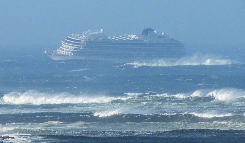 International News: Cruise ship arrives safely at port after trouble at sea