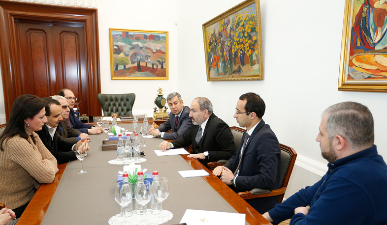 PM receives National Academic Opera and Ballet Theater staff