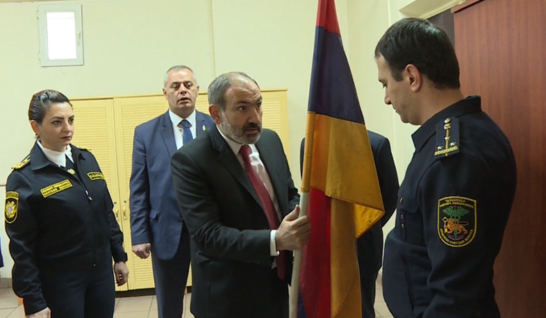 Nikol Pashinyan visits Noragavit customs office