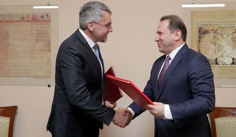 Armenia and Czech Republic sign military agreement