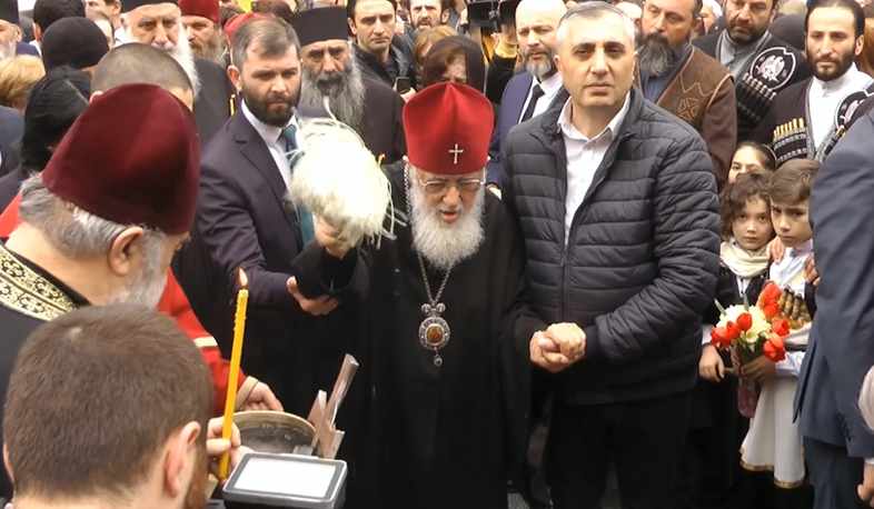 Дань уважения памяти мирных демонстрантов