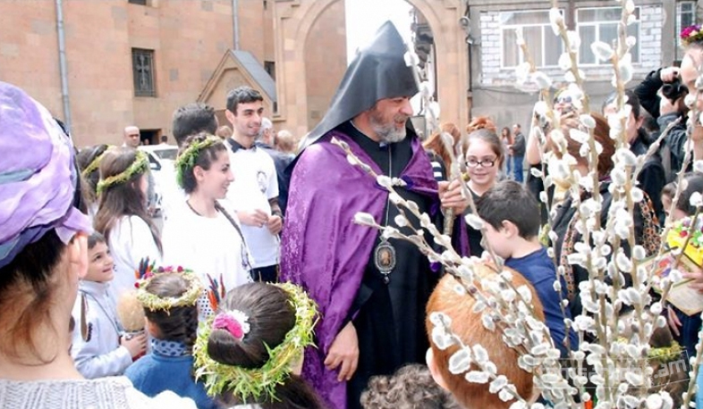 Հայ առաքելական եկեղեցին կնշի Ծաղկազարդը