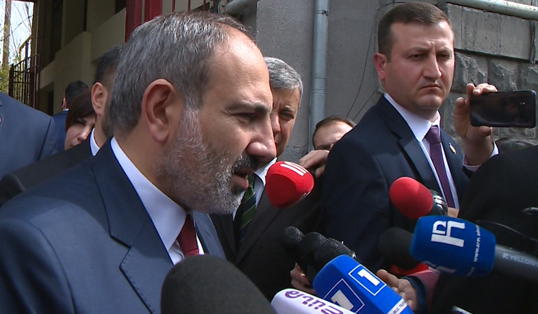 PM answers questions from journalists