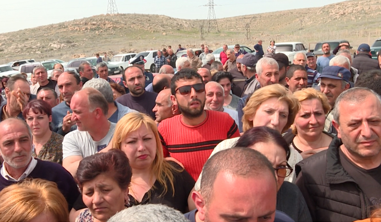 Araratcement employees protest against management