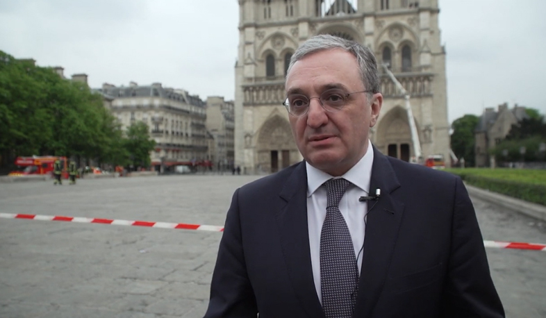Zohrab Mnatsakanyan visits Notre Dame de Paris