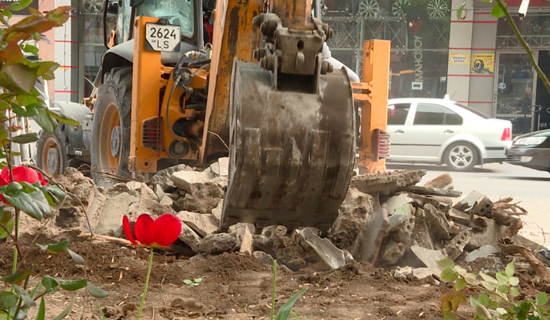 Six kiosks disassembled on Nar-Dos Street