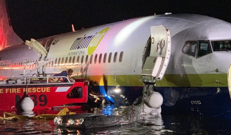 «Բոինգ 737»-ը Ֆլորիդայում վայրէջք կատարելիս հայտնվել է գետում. միջազգային լուրեր