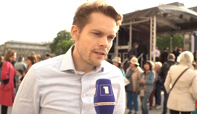 В Париже отметили 95-летие Азнавура