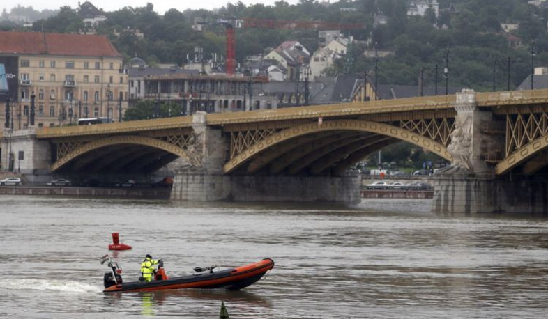 International news: Cruise ship sinks in Hungary