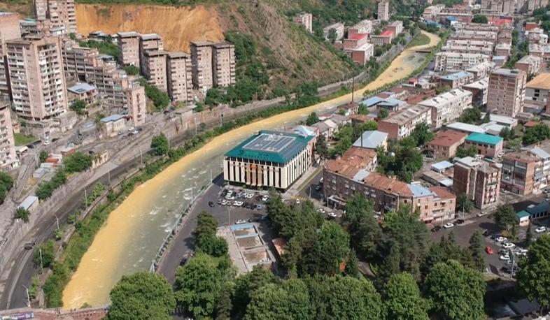 Why have Voghji waters changed color?