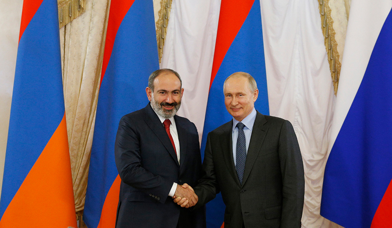 Nikol Pashinyan meets Vladimir Putin