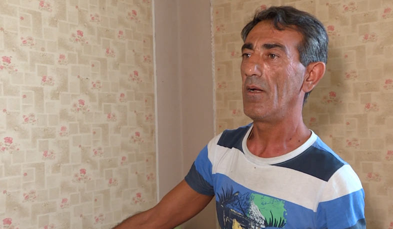 Yazidi girl does not attend school