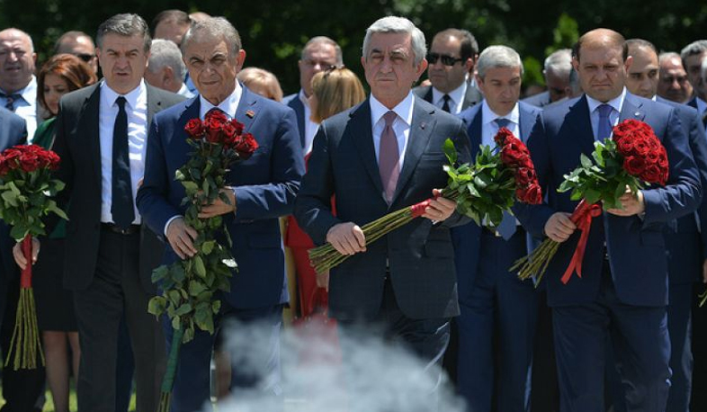 Republican leaders pay respect to Andranik Margaryan