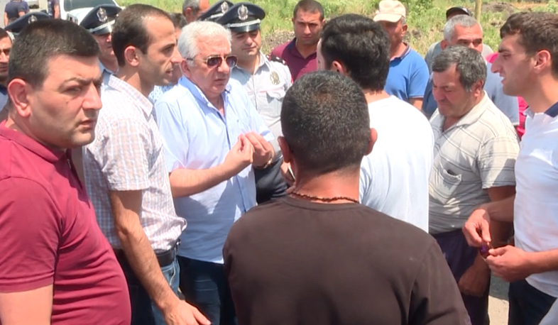 Մարմարաշենցիները ճանապարհ են փակել