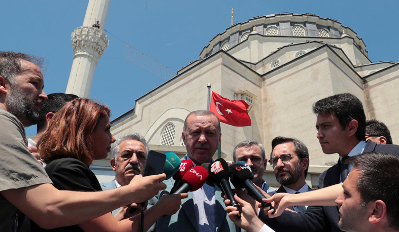 International news: debate on Turkish TV