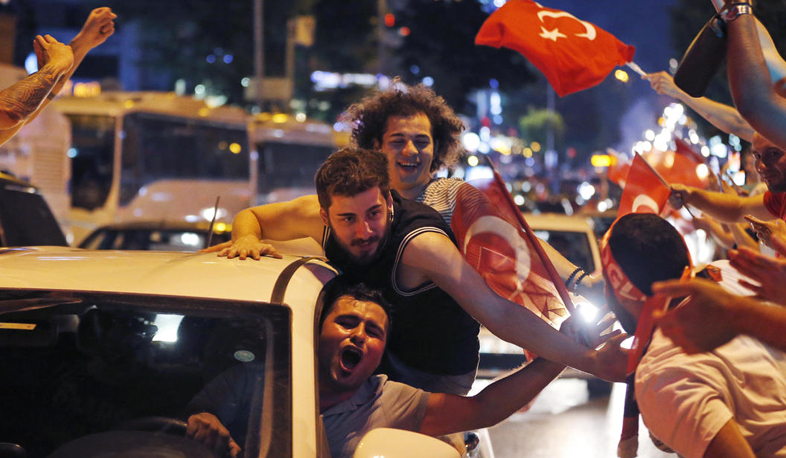 На выборах в Стамбуле победил оппозиционный кандидат