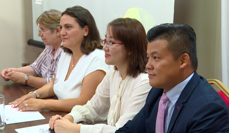 Группа китайских бизнесменов прилетела в Армению