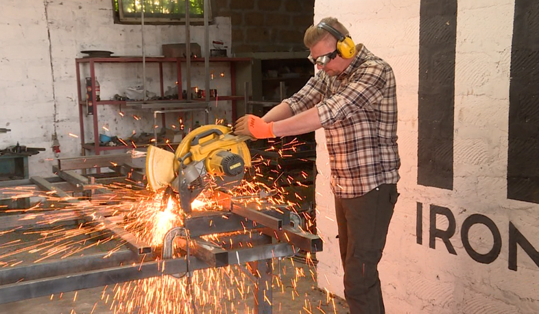 Կահույքագործների յուրօրինակ գործեր են ներկայացնում