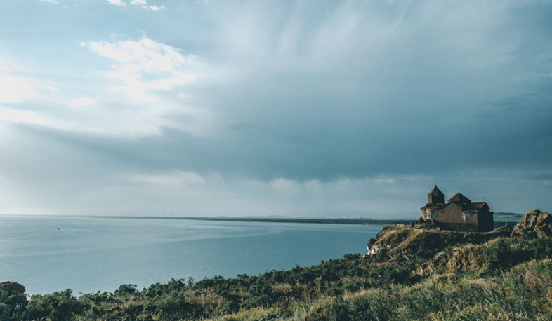 Սևանը կրկին ծաղկել ու կանաչել է