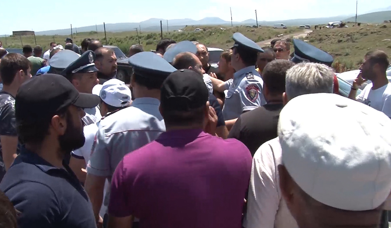 Protesters close Yerevan-Sevan Highway