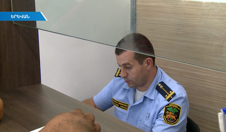 Customs offices to work without weekends in August