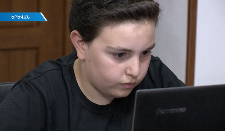 Number of online students exceeds 15.000