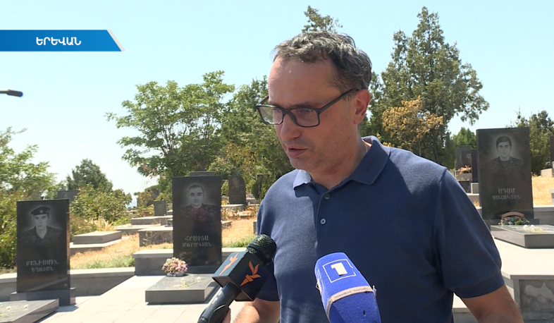 Gravestones of April War victims desecrated