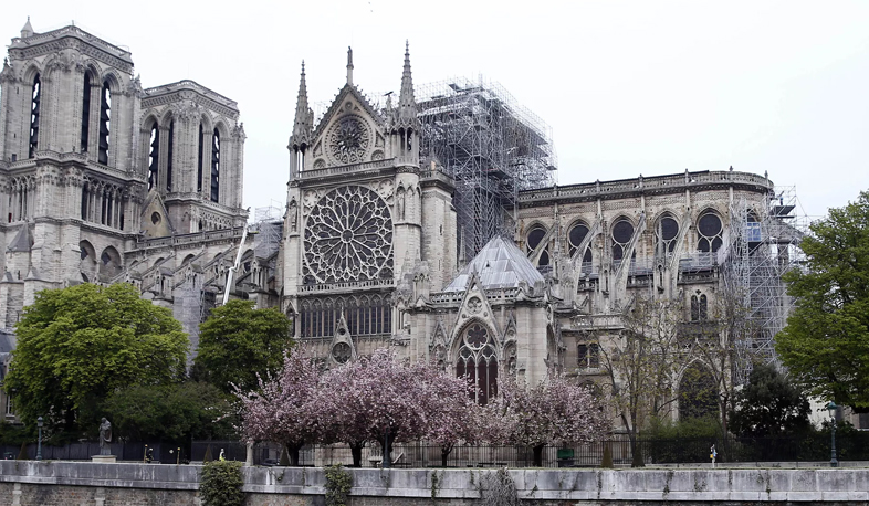 Notre Dame repair works suspended