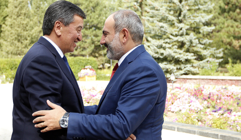 Նիկոլ Փաշինյանը հանդիպել է Ղրղզստանի նախագահի հետ