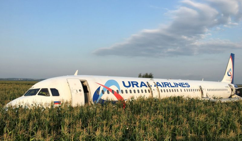 Международные новости: самолет совершил аварийную посадку