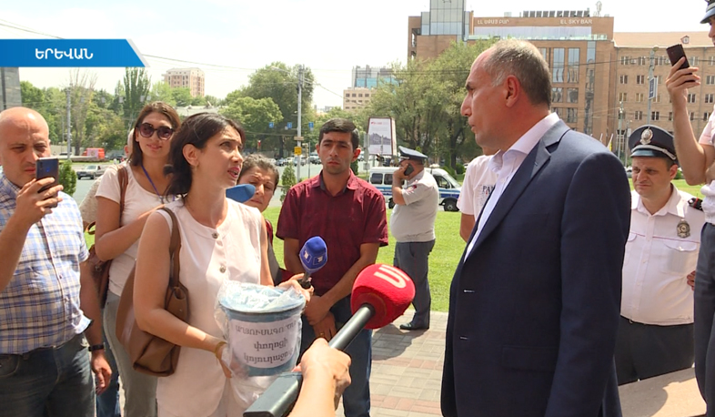 Aghyusagortsner Street suffers from lack of sewer