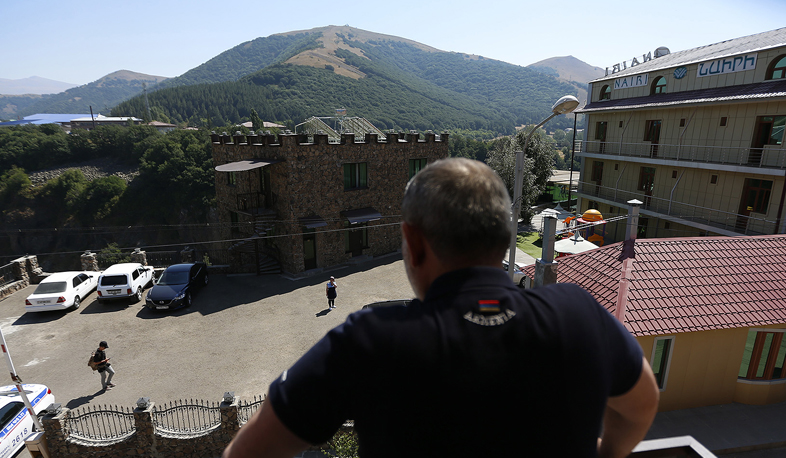 Նիկոլ Փաշինյանը հանդիպել է Ջերմուկի բնակիչներին