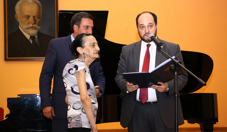 Չայկովսկու անվան դպրոցում նշել են 100-ամյա ուսուցչուհու տարեդարձը