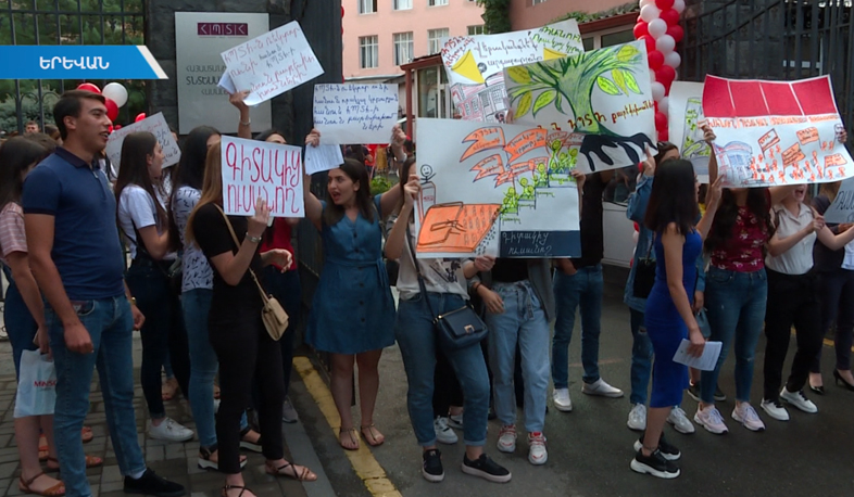 ԵՊՏՀ-ում դասերը սկսվել են դասադուլով