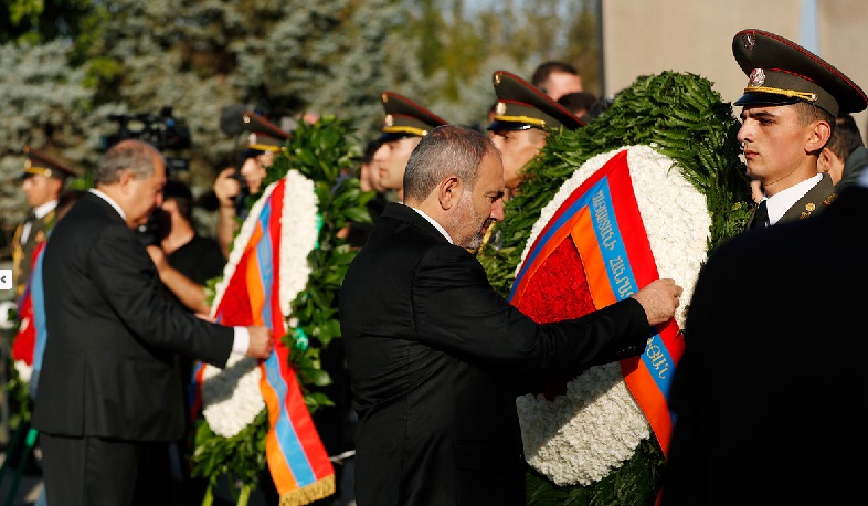 Վարչապետն ու երկրի բարձրաստիճան պաշտոնյաները Եռաբլուրում են| ՈՒՂԻՂ