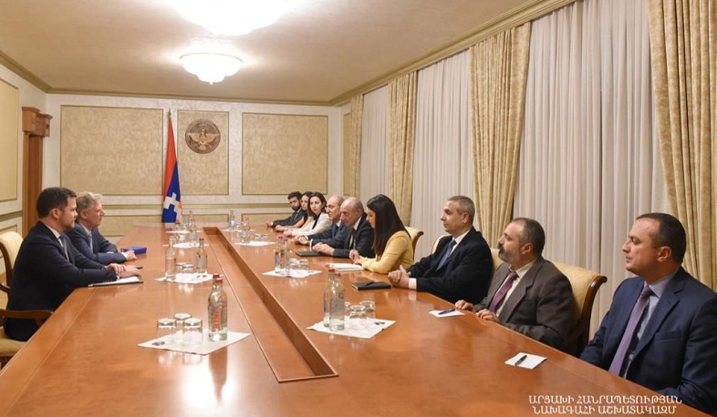 Կոնգրեսական Ֆրենկ Փալոունը հանդիպել է Բակո Սահակյանի հետ